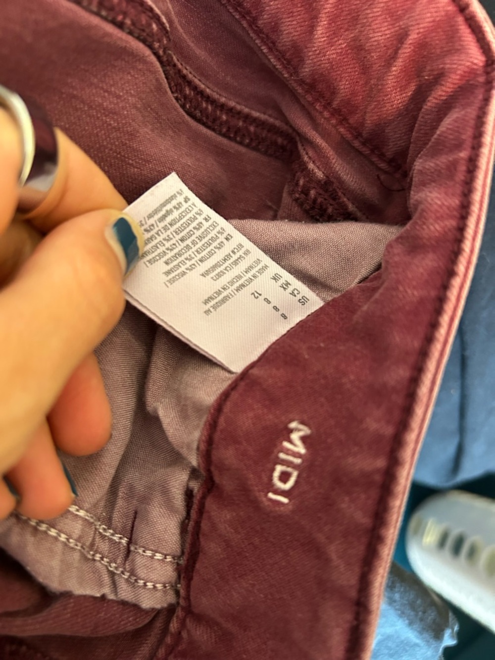 American Eagle Outfitters midi twill super stretch Shorts in Wine - Picture 4 of 5